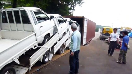 Comment livrer 10 camions en 1 envoi ? Empilez-les comme en chine !