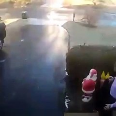 Un homme découvre son allée recouverte de verglas