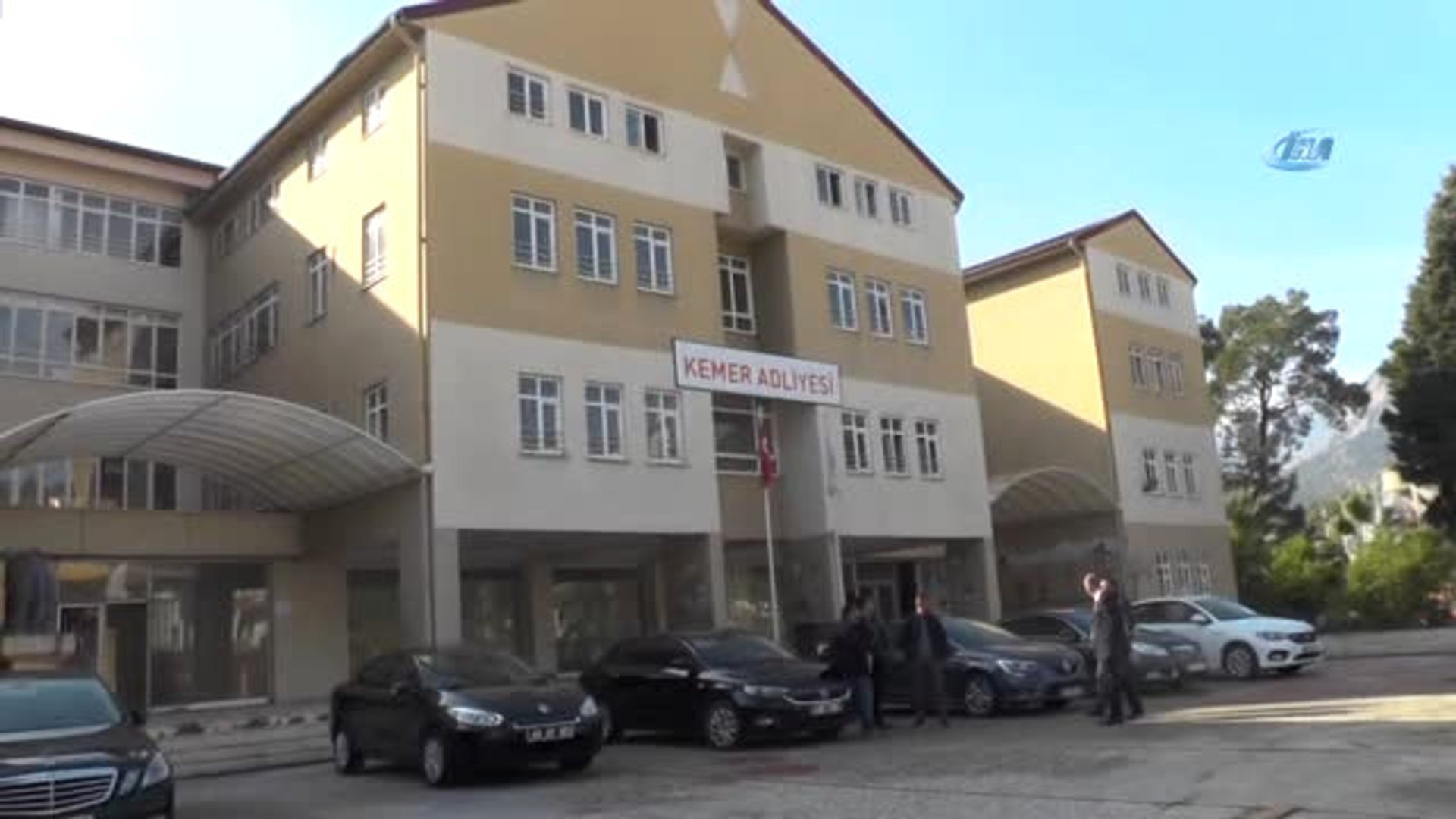 Fetö'den Kapatılan Okulda Tuvalet Arkasında Gizli Toplantı Salonu Bulundu -  Dailymotion Video