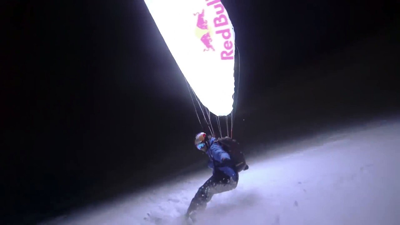 Les images incroyables d'un speed riding au dessus d'un glacier