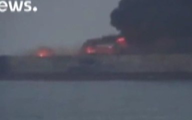 El barco petrolero que colisionó en el mar de China continúa en llamas