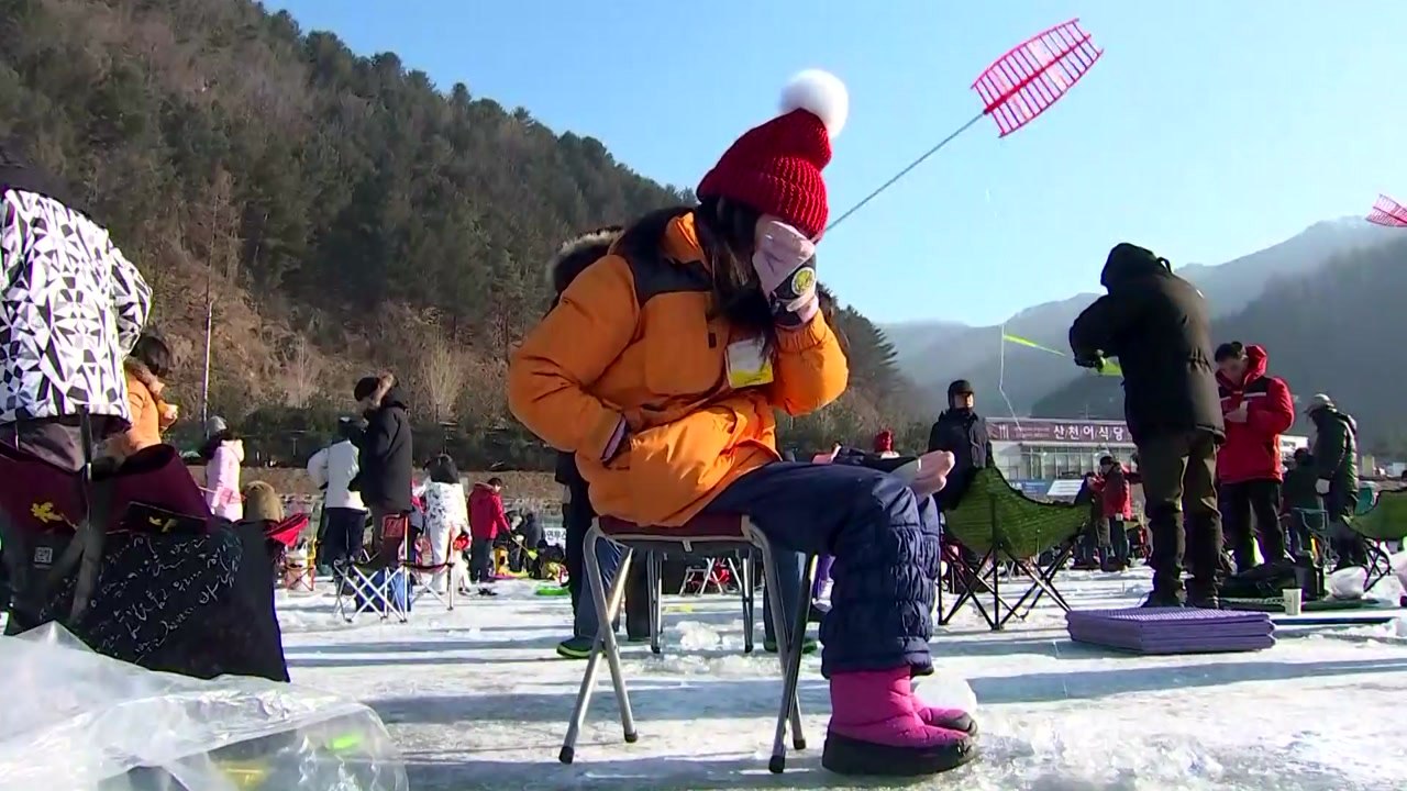 [날씨] 포근한 새해 첫 주말...겨울 축제 인파 북적 / YTN