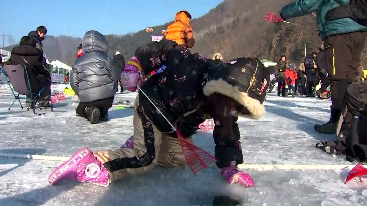 [날씨] 포근한 주말...이색 겨울 축제 즐겨요 / YTN