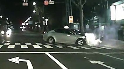 월계동 교차로서 승합차와 택시 '쾅'...2명 부상 / YTN