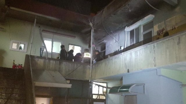 창원 연립주택에 방화...1명 다치고 주민 긴급 대피 / YTN