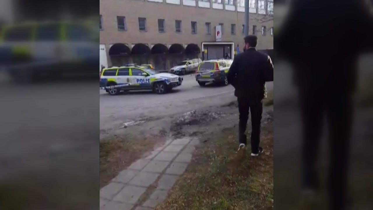 스톡홀름 지하철 입구 폭발...2명 사상 / YTN