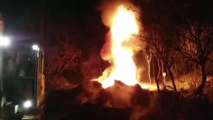 송유관에서 30m 불기둥 치솟아...곳곳에서 화재 / YTN