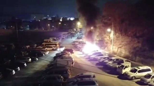 안산 공영주차장에서 불...승용차 1대 전소 / YTN