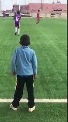 طفل صغير يقلد عموتة مدرب الوداد البيضاوي بطريقة لا تصدق