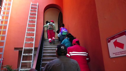 Aun sin pagar a gente de servicios públicos.