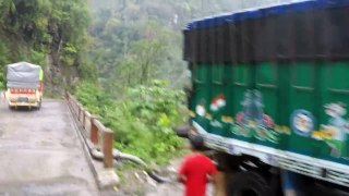 Amazing DRIVING by APSTS Bus on HIMALAYAN ROADS - Narrow Escape from DEATH. See at 6:47
