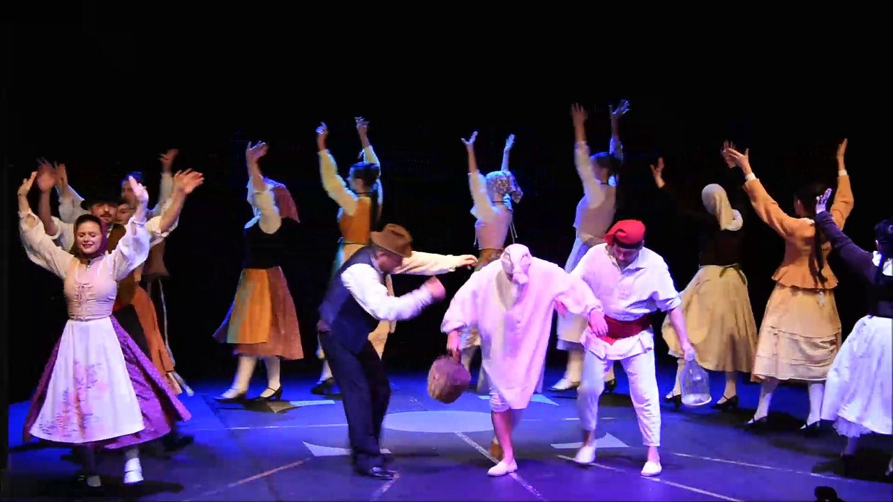 Extraits du spectacle "En Piste" par le groupe folklorique "Nice La Belle" - 4/5