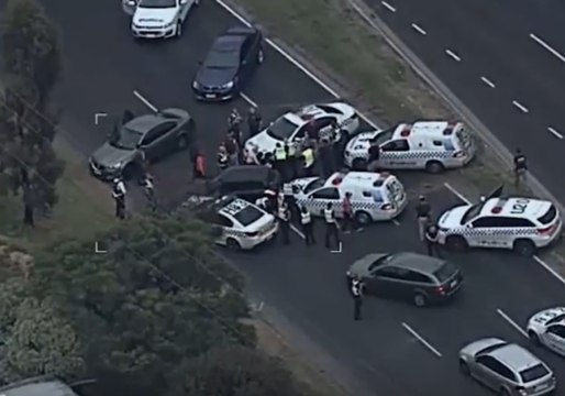 Police Helicopter Captures Dramatic Pursuit of Burglary Suspect Through Packenham