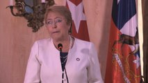Bachelet pide potenciar lazos comerciales con Cuba