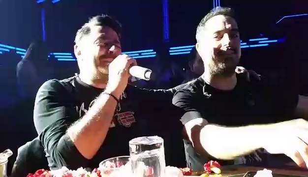 Ο Γιάννης Τάσσιος στον Μάκη Δημάκη - Δεν έχω αγκαλιά ( Όλη η ζωή μου ) - Live 2016 Βοτανικός HD