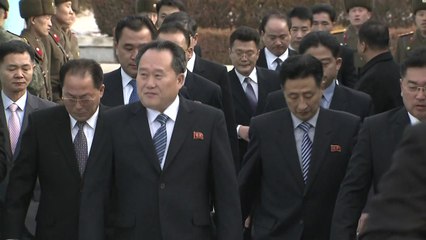 [영상] 군사분계선 넘어오는 북측 대표단 / YTN