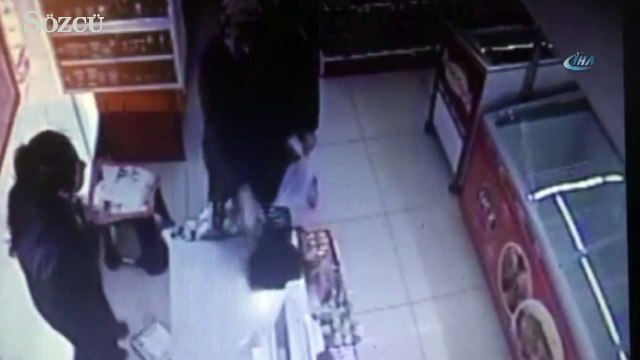 Kadınların saç saça baş başa kavgası kamerada