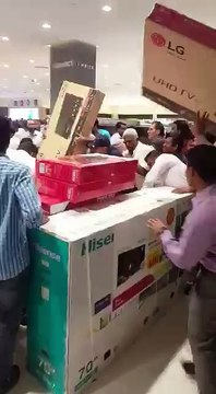 people looting electronic items at free sale