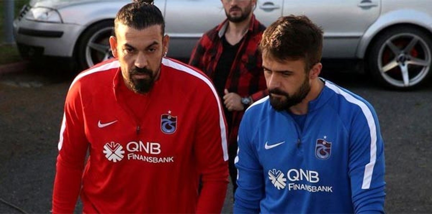 Trabzonspor İdmanında Onur Kıvrak ve Servet Çetin Tartıştı