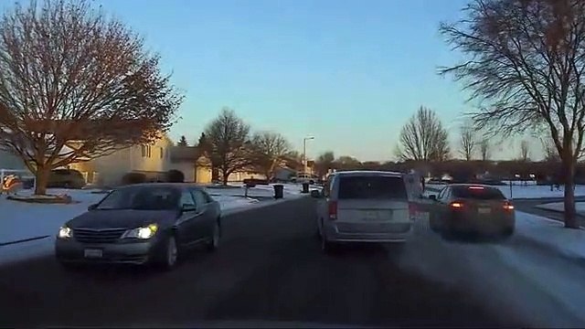 Regardez pourquoi ce policier arrete cet automobiliste... Juste magique