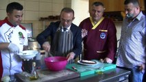 Türk mutfağını tanıtmak için yola çıkan kaymakamlar yemek pişirmeye devam ediyor