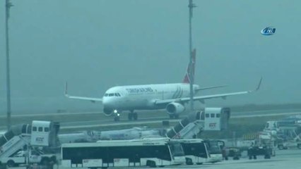 Atatürk Havalimanı'ndan Sis Manzaraları... Uçaklar Siste Kayboldu