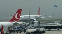 Atatürk Havalimanı'ndan sis manzaraları... Uçaklar siste kayboldu