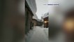Difficile de marcher dans les rues de Bonneval-sur-Arc où l'on s'enfonce dans la neige