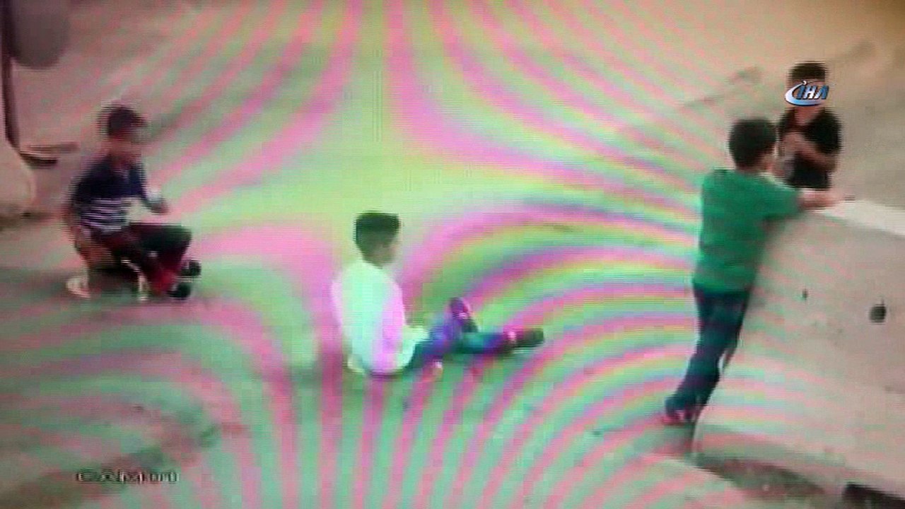 Oyun oynarken mantar bariyere sıkışan çocuk kamerada