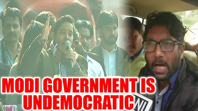 PM Modi is curbing the voice of Dalits, says Jignesh Mevani, Watch Video | Oneindia News