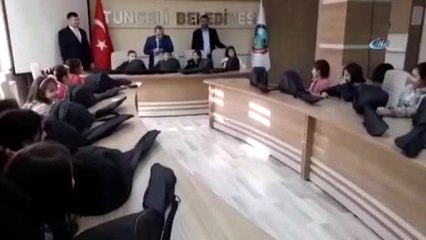 Hediye Bağlamalarla Vali Sonel'e Müzik Dinletisi