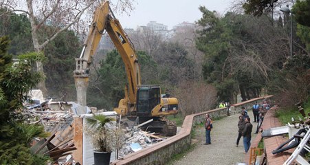 Maçka Parkı'nda Yıkım Kararı Bulunan Kafeteryalar Yıkıldı