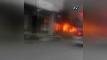 Esenyurt'ta Oto Tamirhanesinde Yangın, 5 Araç Küle Döndü
