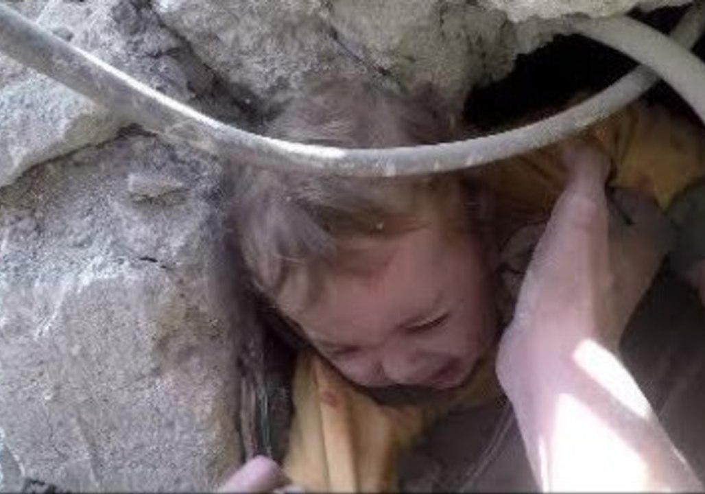 Small Child Pulled From Rubble After Strikes on East Ghouta