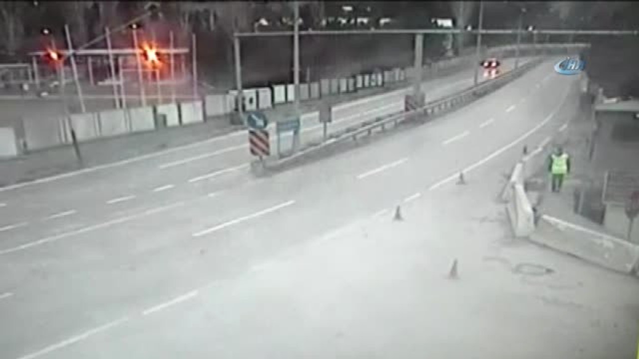 Kamyonun Çarptığı Polis Kontrol Noktası Kaldırıldı