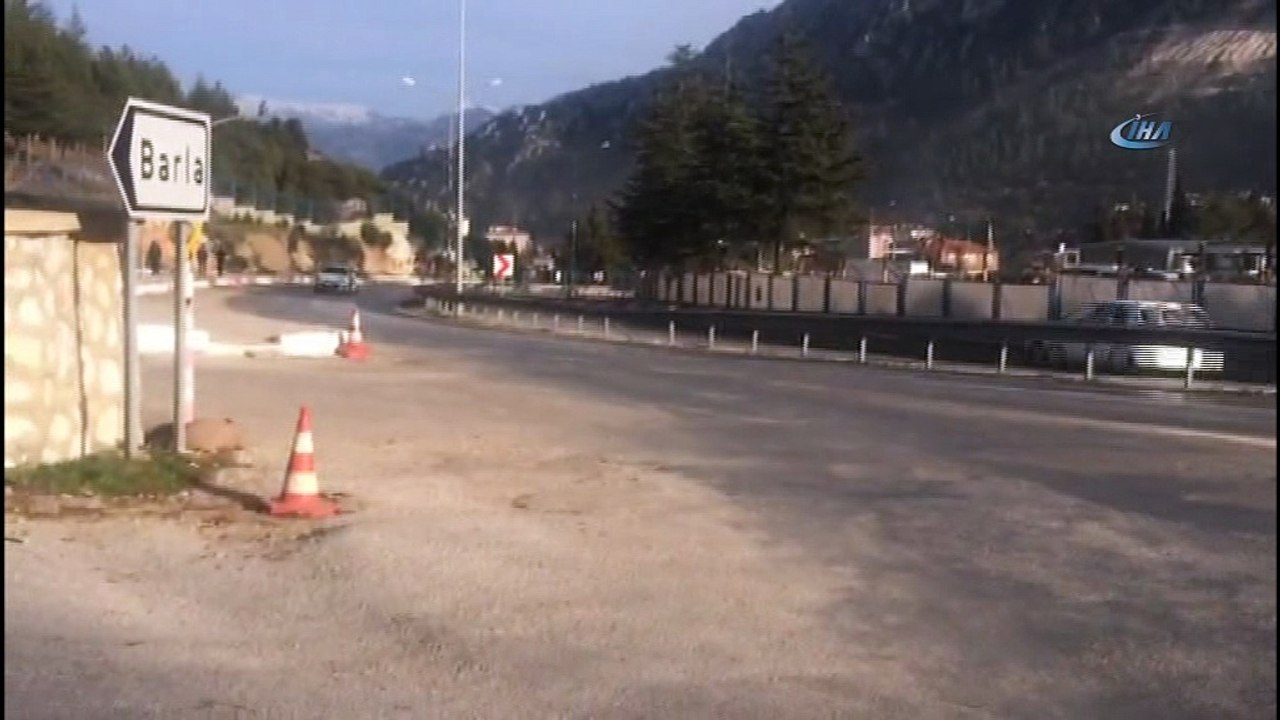 Kamyonun çarptığı polis kontrol noktası kaldırıldı