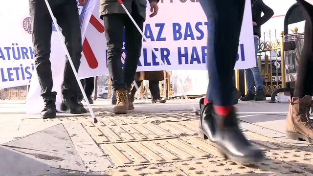 Engellileri anlamak için gözleri kapalı yürüdüler - ERZURUM