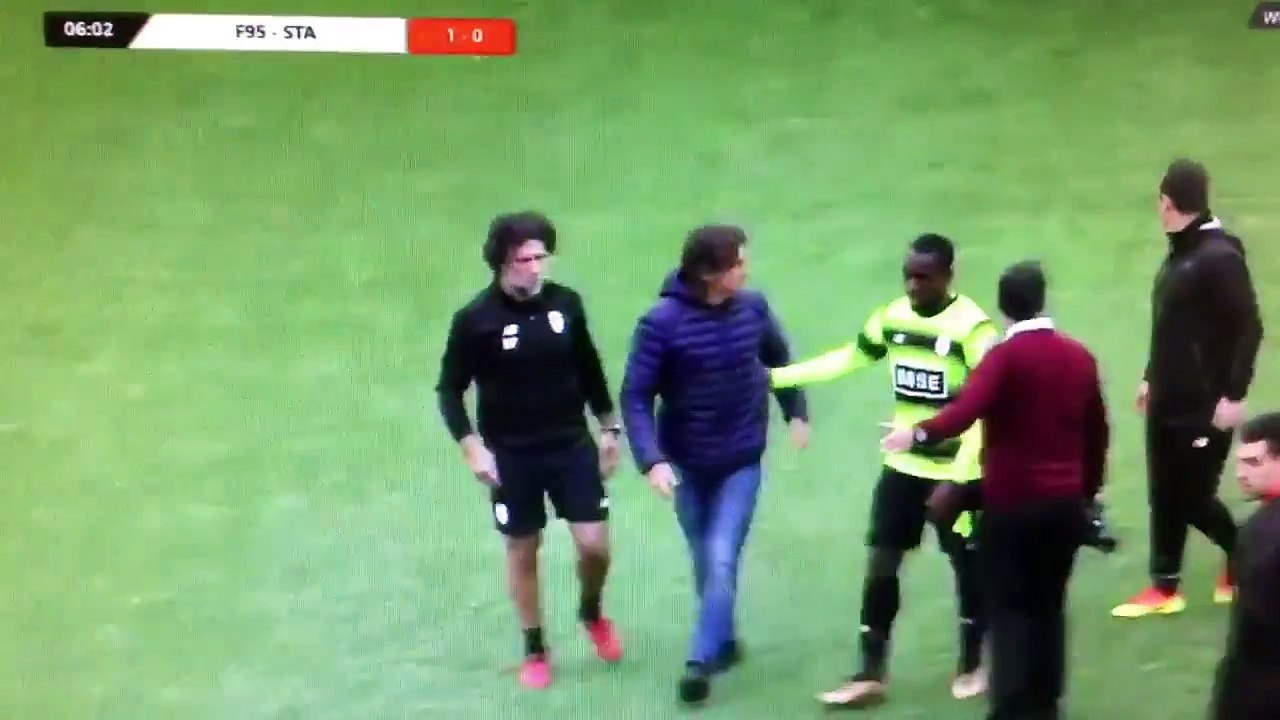 VÍDEO: seis minutos de jogo, Sá Pinto expulso em amigável