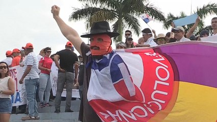 Miles de panameños se manifiestan contra la corrupción en la capital del país