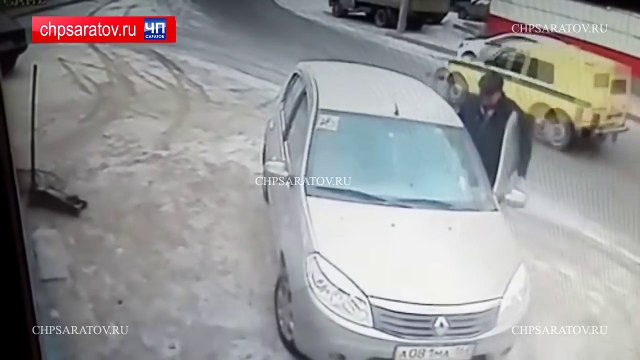 ЧП-САРАТОВ. ВОДИТЕЛЬ ПЕРЕКРЕСТИЛСЯ, УЧИНИЛ ДТП И СКРЫЛСЯ С МЕСТА