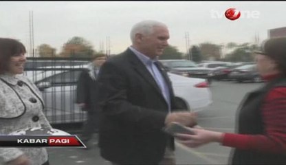 Mike Pence Berikan Suaranya di Indiana