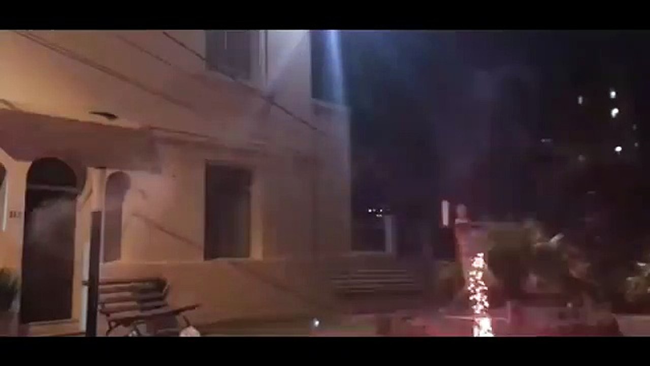 شقيقان يتقاتلان على طريقة هاري بوتر