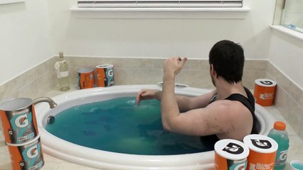 BLUE GATORADE BATH CHALLENGE!!!
