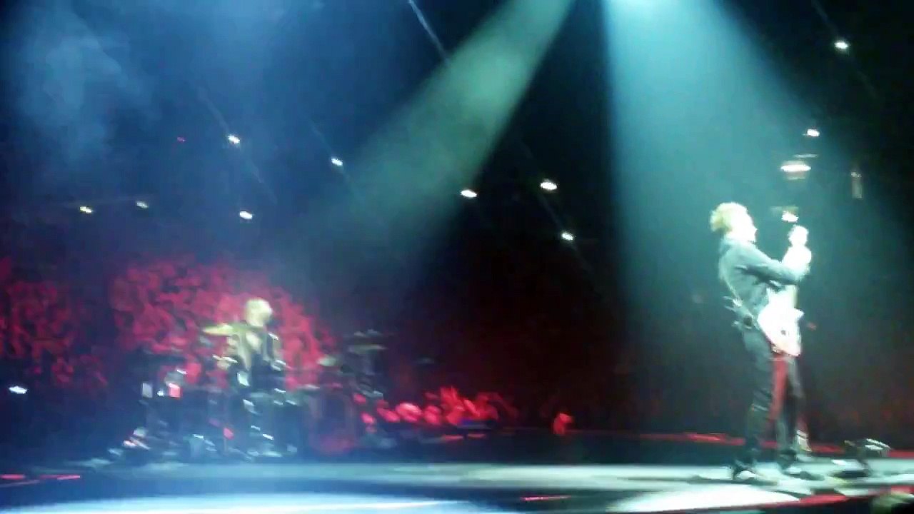 Muse - Interlude + Hysteria, Mediolanum Forum, Milan Italy  5/18/2016
