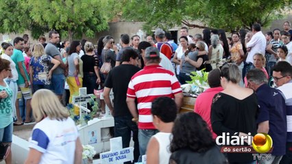 Sepultamento da técnica de enfermagem Ana Elizabeth Dias