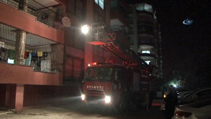 Anahtarını evde unutan yaşlı kadının yardımına itfaiye yetişti