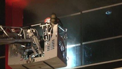 Alevler Arasında Mahsur Kalan Yavru Köpekler İtfaiye Ekiplerince Kurtarıldı