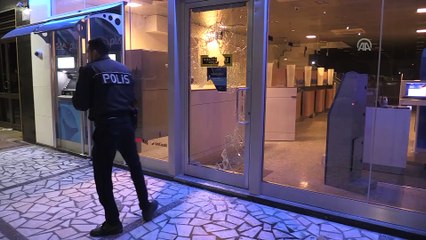 Camı taşla kırıp içeri girdi 'Banka benim' dedi - ADANA