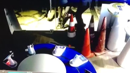 Bir Dakikada Binlerce Liralık Telefonu Böyle Çaldılar