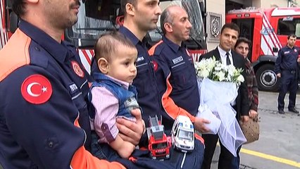 Darbukaya kafası sıkışan bebeğin ailesinden itfaiyeye teşekkür ziyareti